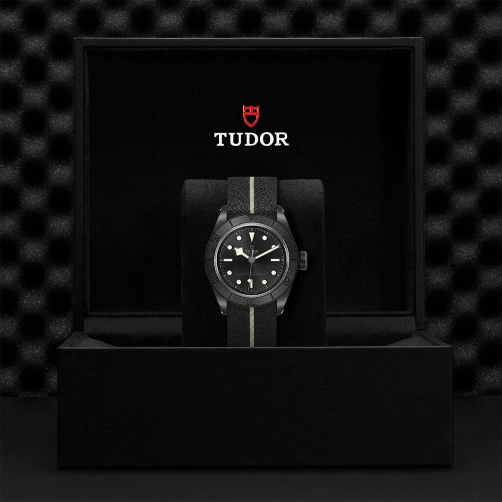 M79210CNU-0001__ab__black_fabric_strap__52525.jpg
